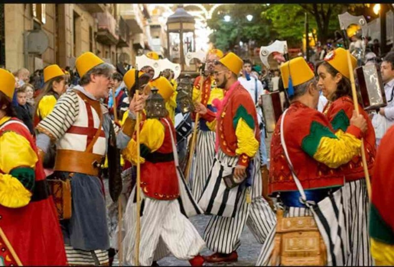 El Patronato Provincial de Turismo Costa Blanca concede una subvención a la Asociación de San Jorge para la promoción de las Fiestas de Moros y Cristianos